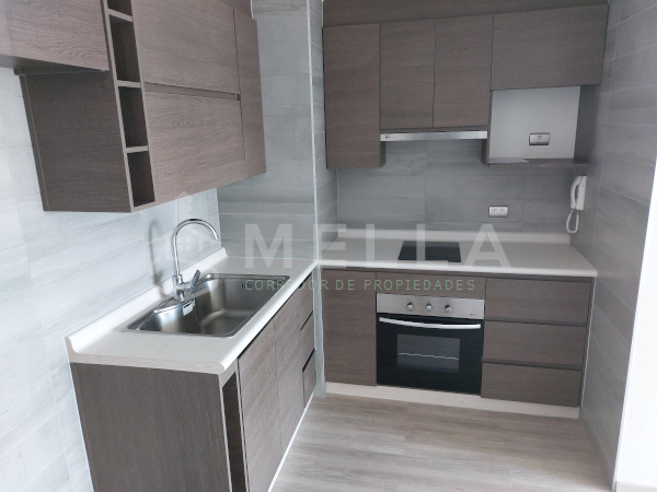 cocina con muebles aereos